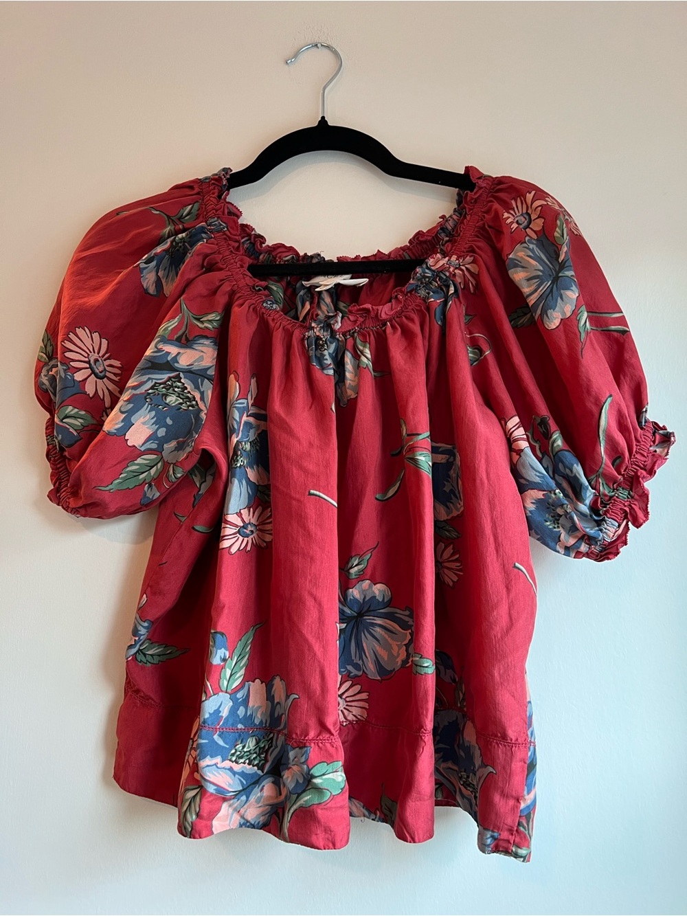 THE GREAT silk Floral Puff-Sleeve Off-Shoulder Top in Red and Blue